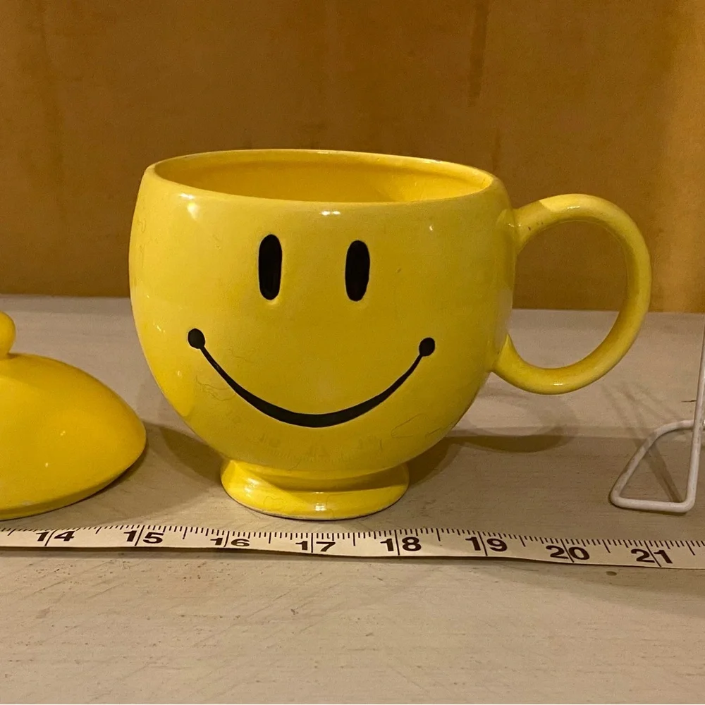 Perfect Yellow Smiley Face Mug with Lid Great accent vase happy home decorative! - Picture 3 of 9